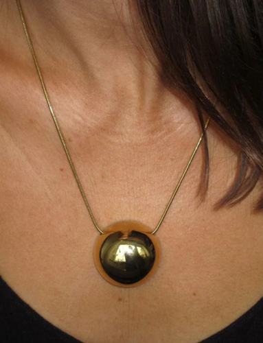 uno magma golden necklace